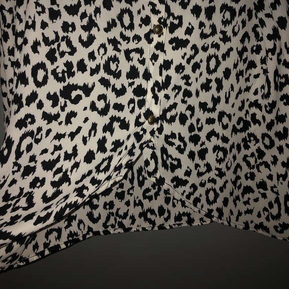 Leopard print top✨ - Picture 3 of 4